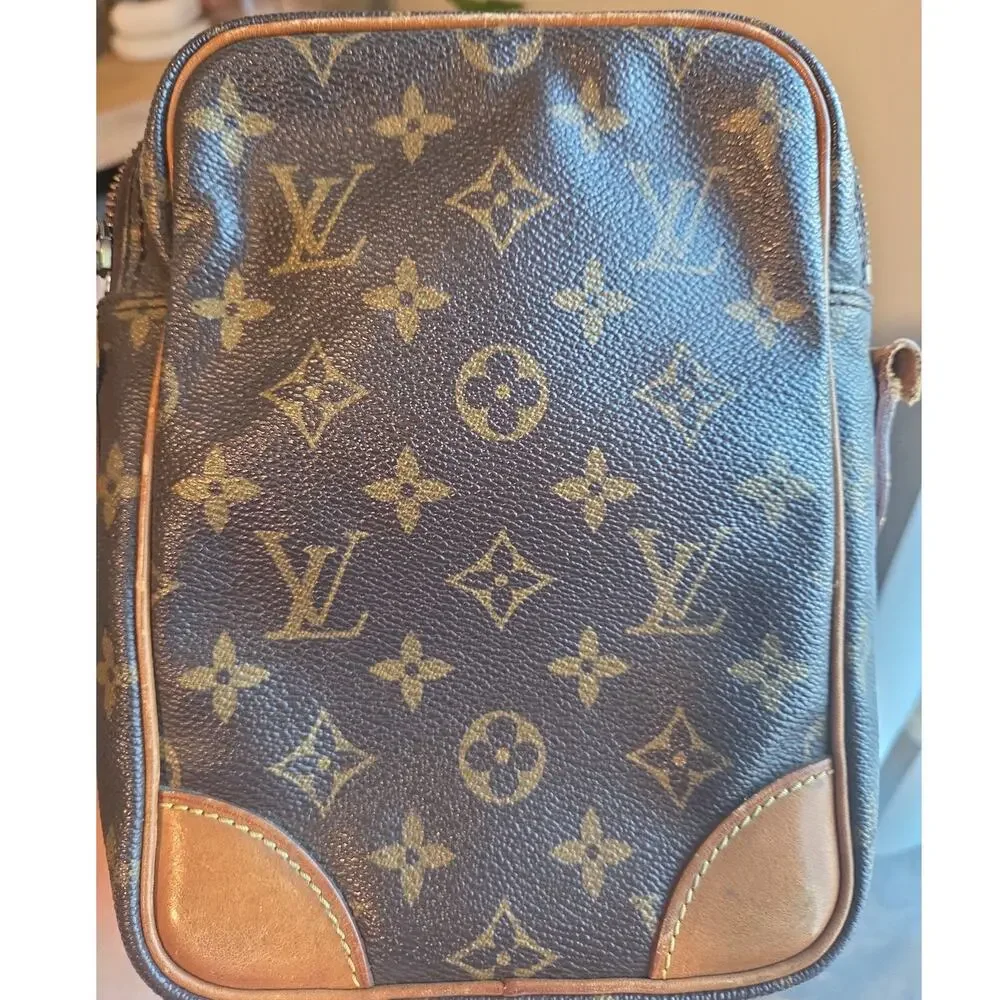 Louis Vuitton Monogram Amazone Canvas Crossbody Bag (Vintage, Adjustable Strap) - Picture 8 of 8